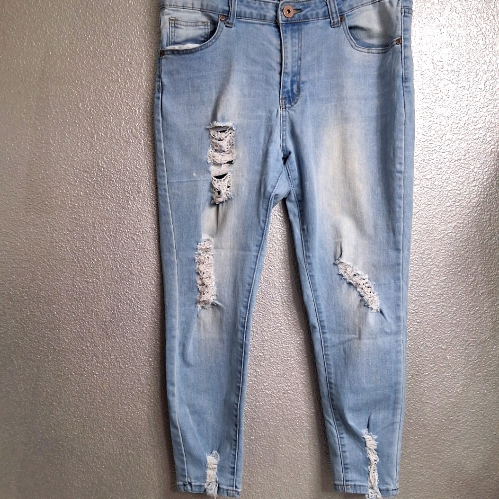 Junior's Light Blue Distressed Jeans Size 15